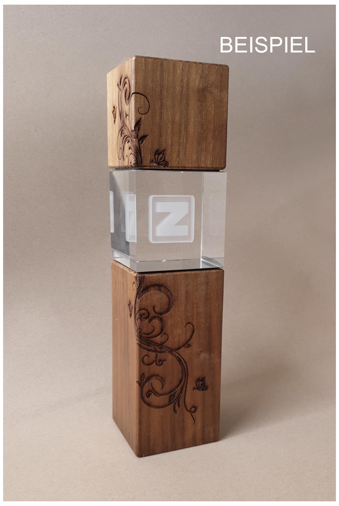 Glaspokale mit Gravur, Glastrophäen, Glasawards, 3D Foto Glasgravur, Pokale:  Holzaward Cubix-Nubaum