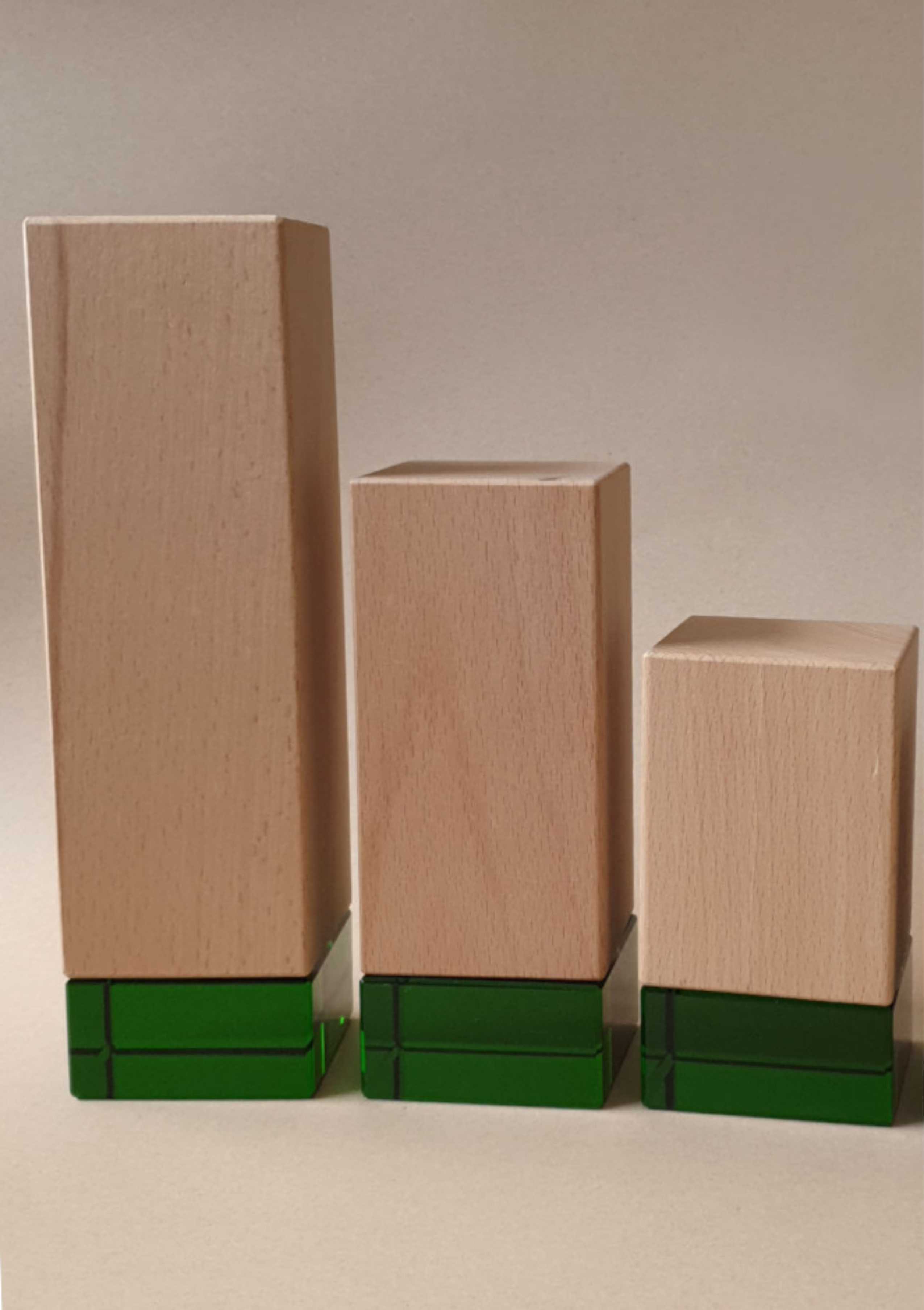 Holztrophe Jade