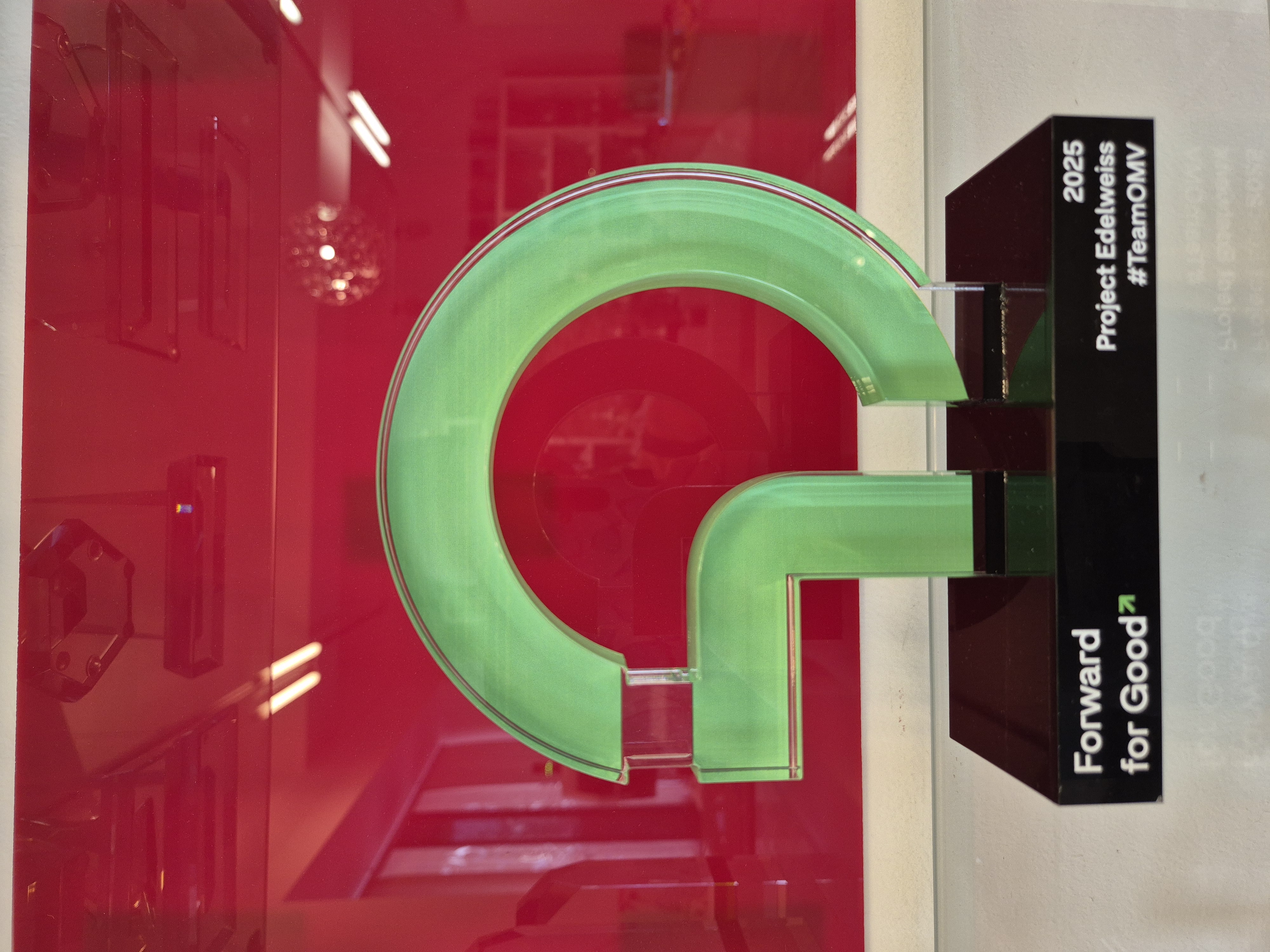 Glaspokale mit Gravur, Glastrophäen, Glasawards, 3D Foto Glasgravur, Pokale:  OMV-award