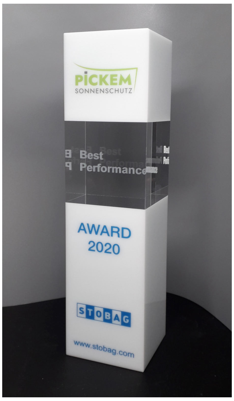 Glastrophäe mit 3D Gravur und UV-Druck