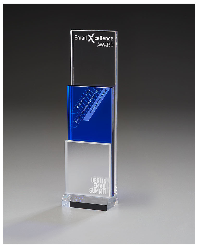 Glaspokale mit Gravur, Glastrophäen, Glasawards, 3D Foto Glasgravur, Pokale:  Acrylpokal Modern-Step-Award