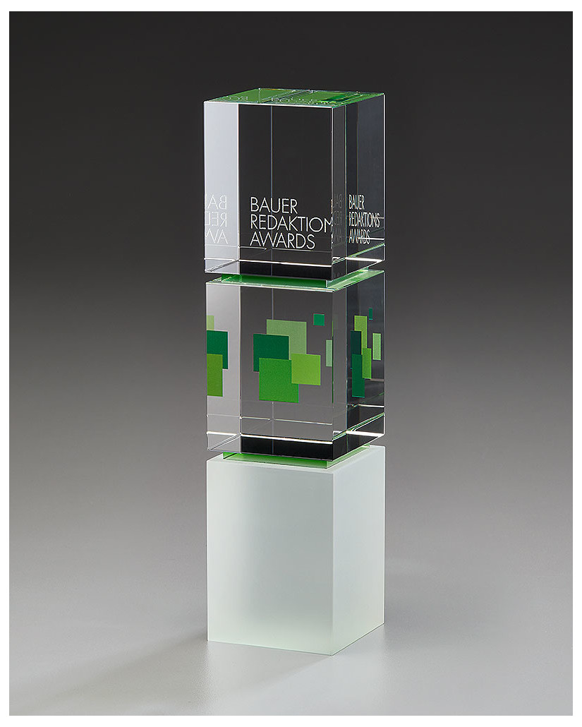 Glaspokale mit Gravur, Glastrophäen, Glasawards, 3D Foto Glasgravur, Pokale:  Glasaward Cubix-Emerald