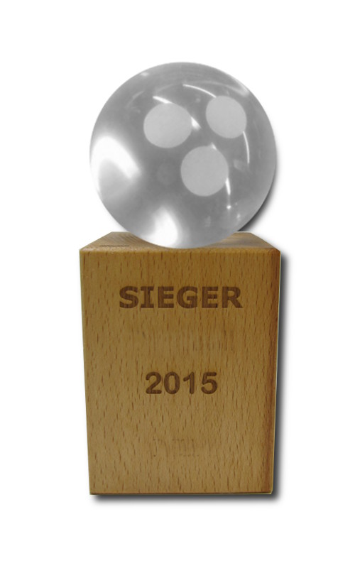 Holzquader mit Bowlingkugel aus Glas